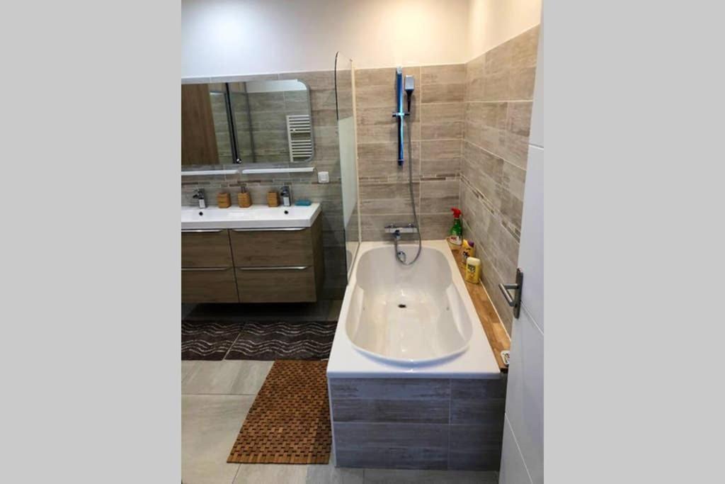 Agreable Maison Entre Bordeaux Et Le Bassin Saint-Jean-d'Illac Εξωτερικό φωτογραφία